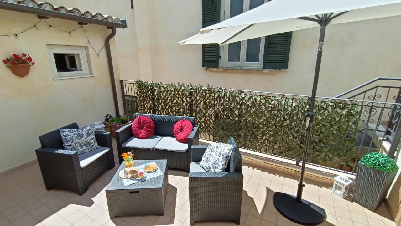 Cozy House Con Corte Privata In Centro Storico Aq L'Aquila Exterior photo